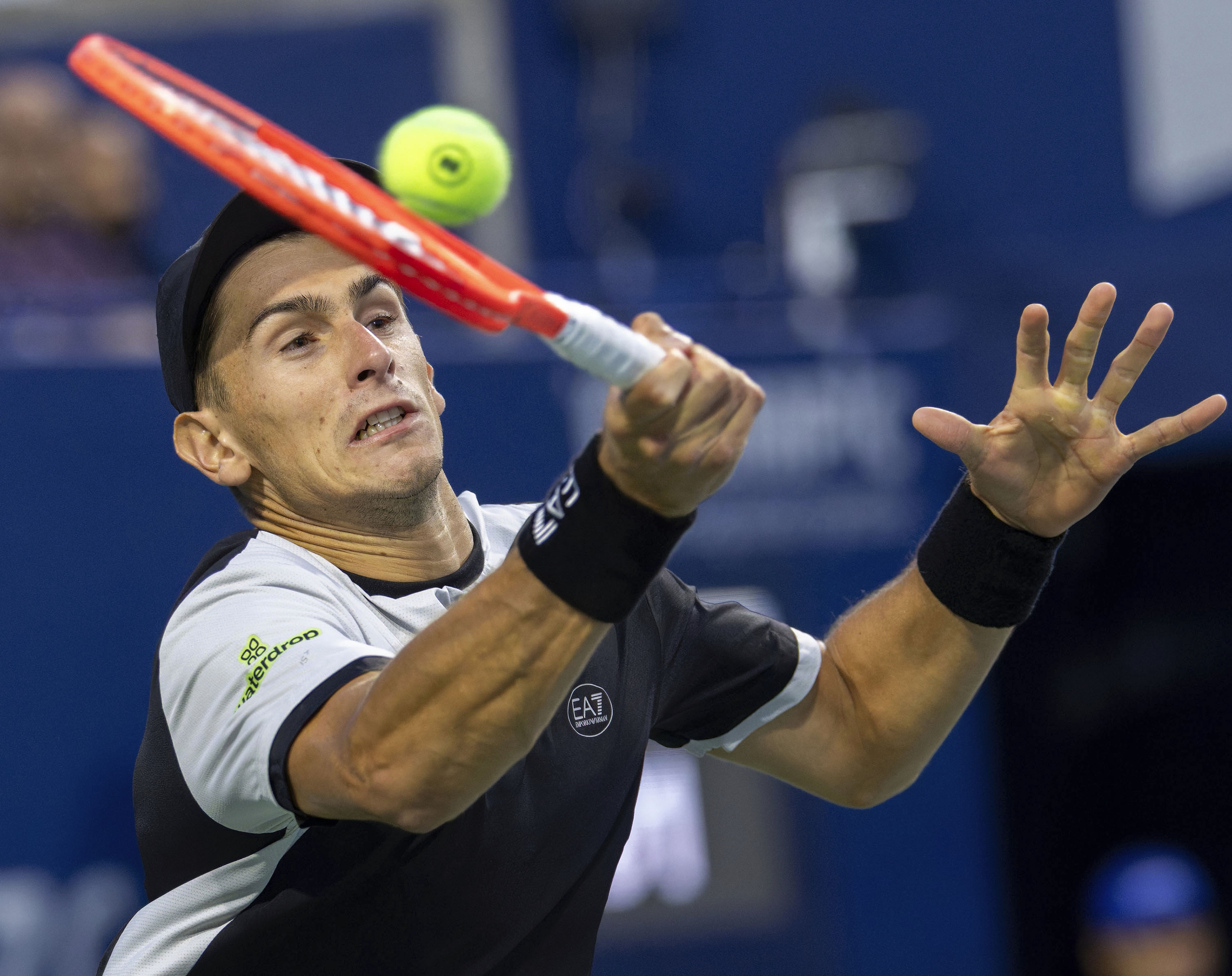 欧洲网球队险胜英国网球队,兹维列夫一己之力扛起全队 欧洲网球队险胜英国网球队,兹维列夫一己之力扛起全队