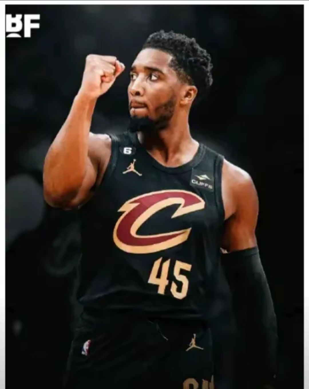 希腊男篮险胜美国男篮，米切尔爆发神勇的简单介绍