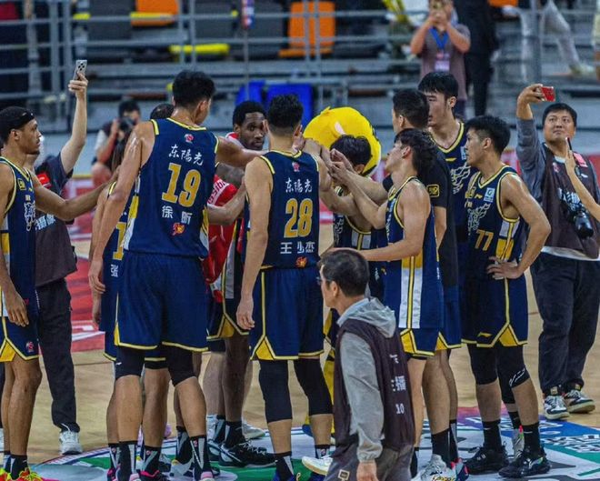 京粤大战:广东男篮击败北京队晋级总决赛的简单介绍 京粤大战:广东男篮击败北京队晋级总决赛的简单介绍