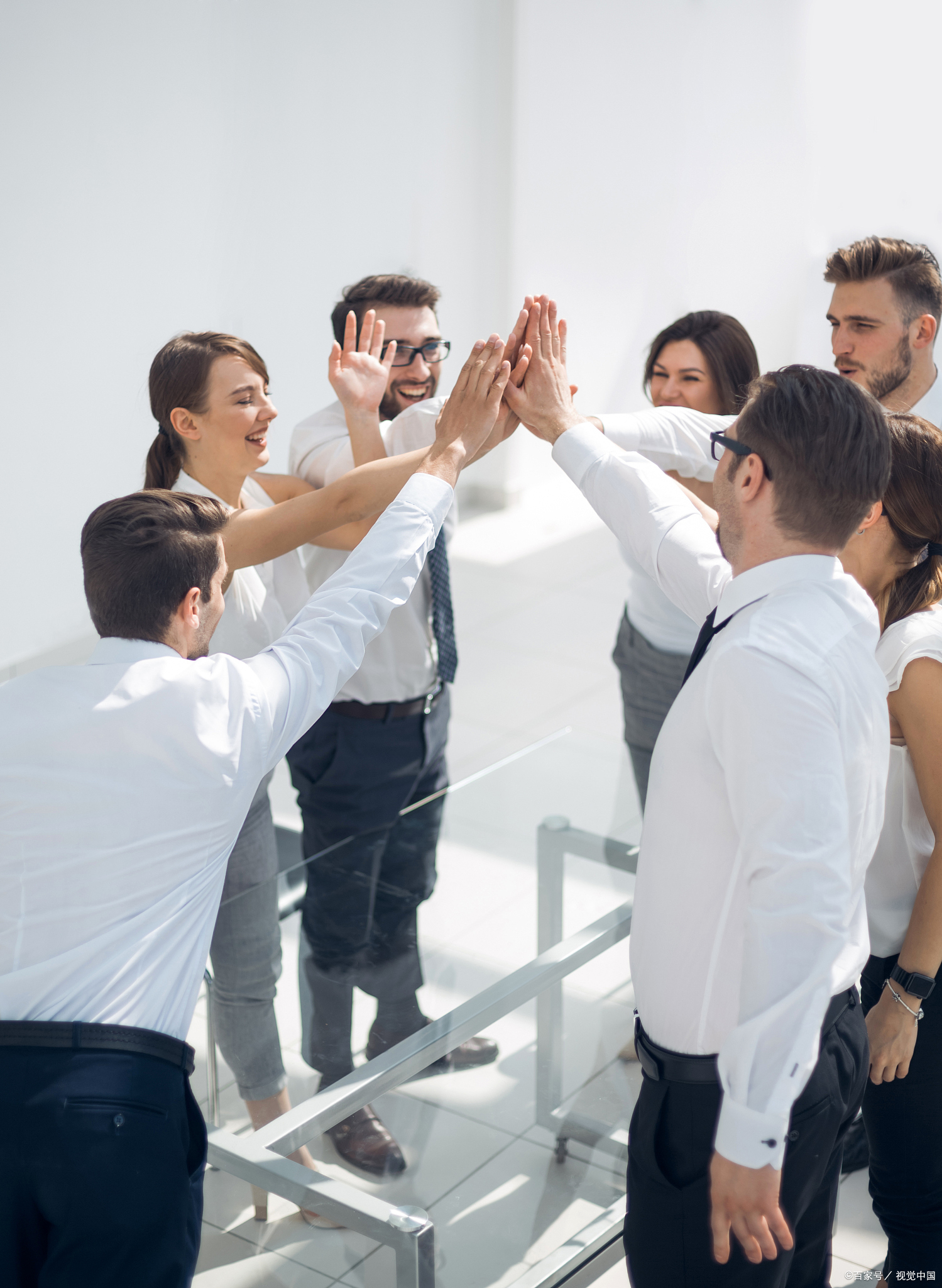 米兰体育网页版-包含比赛中球队的团队合作展现出色的词条