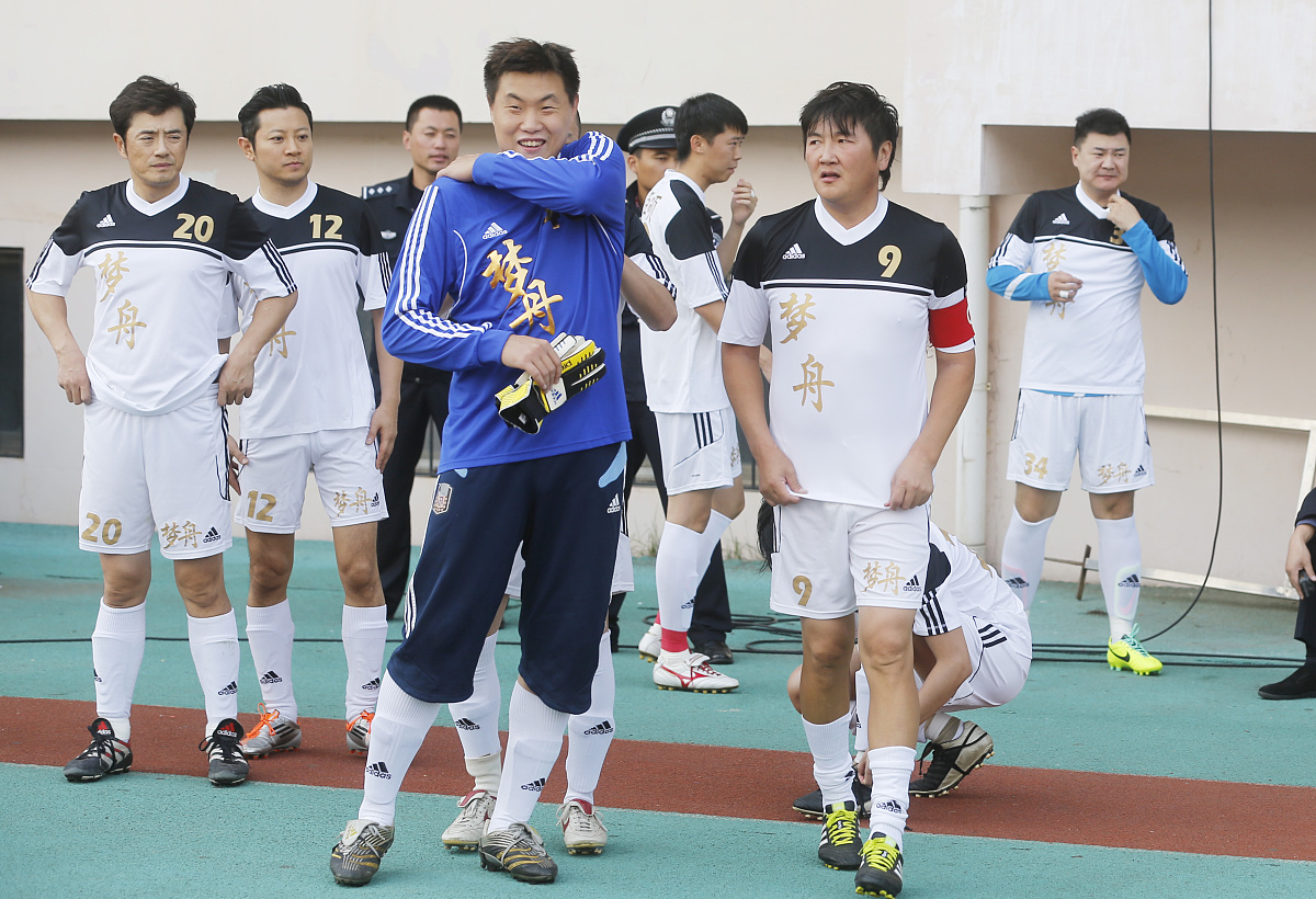 包含比赛中球队的团队合作展现出色的词条