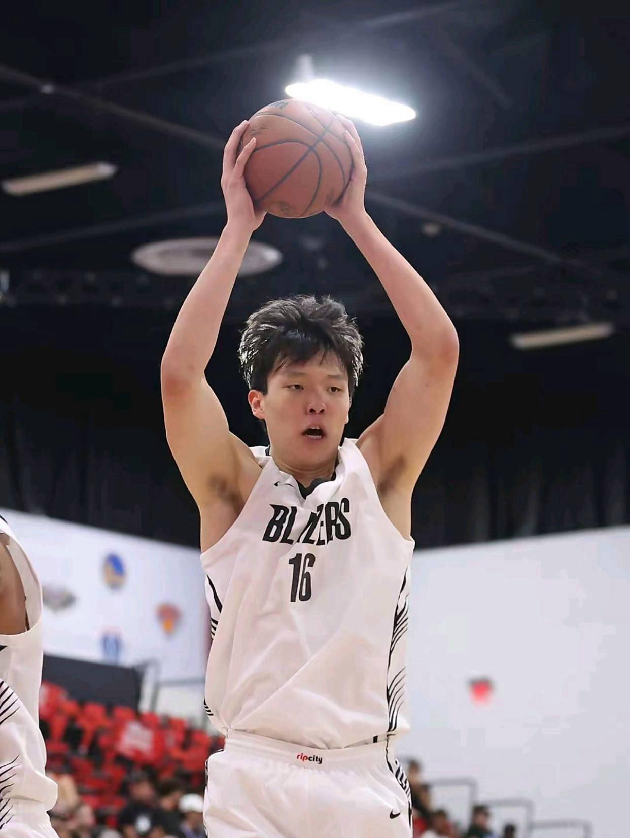 ac米兰体育官网-关于美职篮球员在夏季联赛中摘得得分王的信息