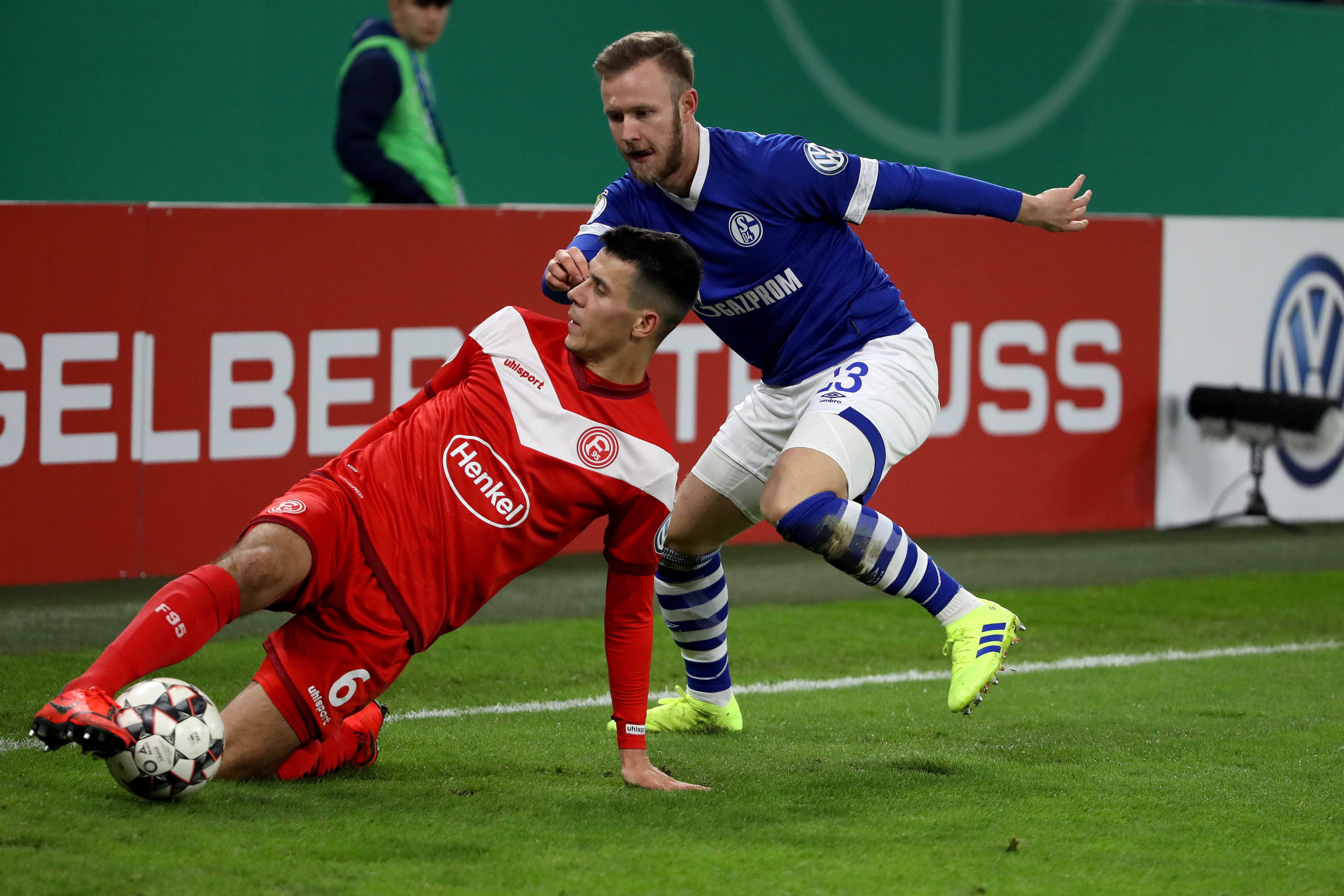 欧洲联赛火热进行，球员们尽展技艺的简单介绍