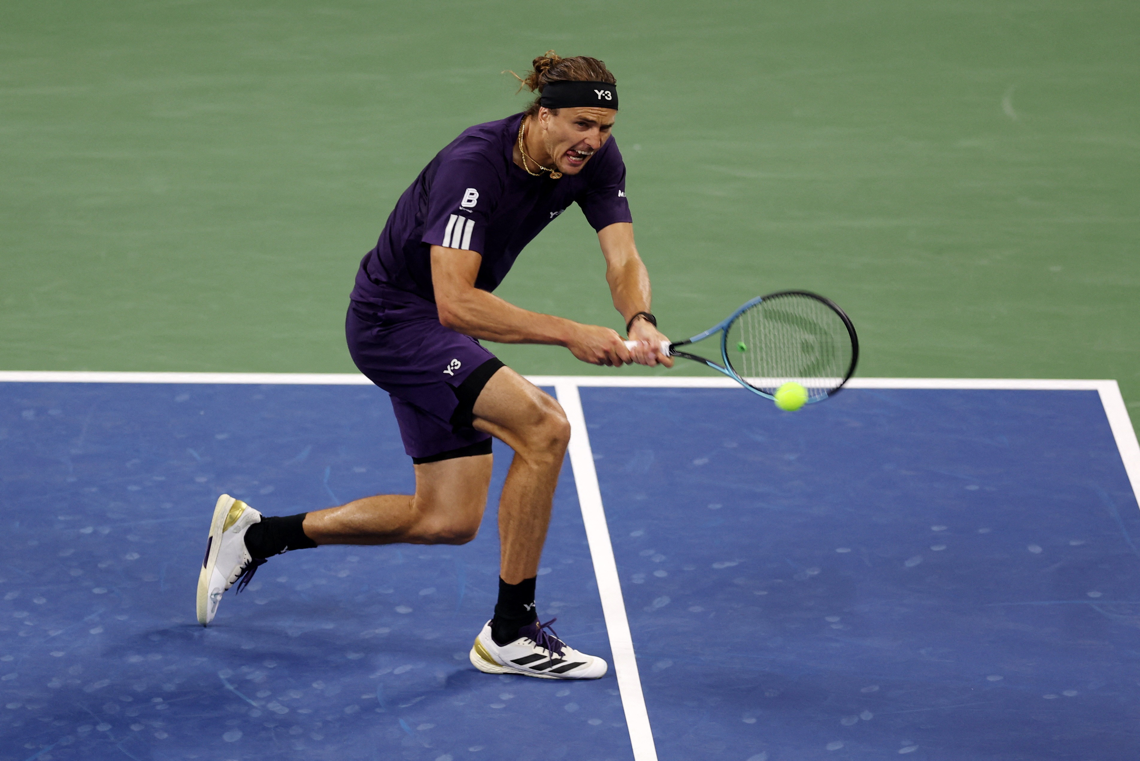 西班牙网球队强势美国网球队,兹维列夫统治全场的简单介绍 西班牙网球队强势美国网球队,兹维列夫统治全场的简单介绍