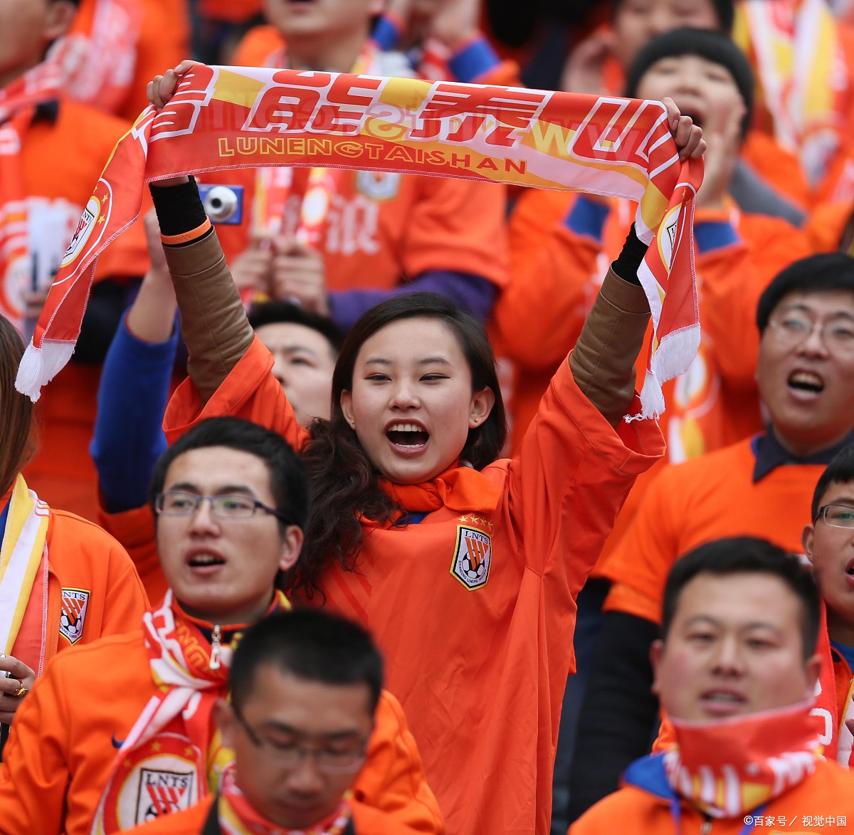 关于足坛新星崭露头角引发热烈关注的信息